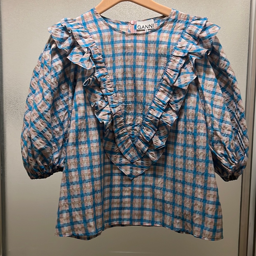 New Ganni blouse with out tag, but I never wear. Is size 44 USA 12.